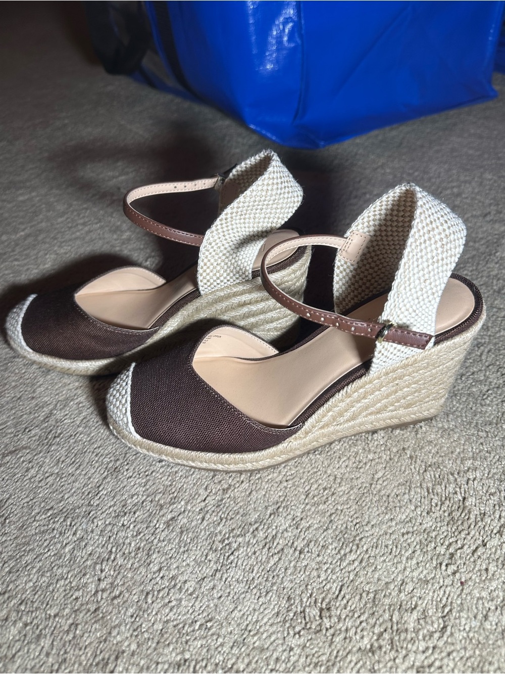 LOFT Espadrille Wedge Sandals in Brown and Cream. Size 7